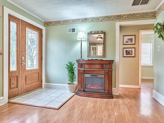 2nd image of 11 Green Twig Dr