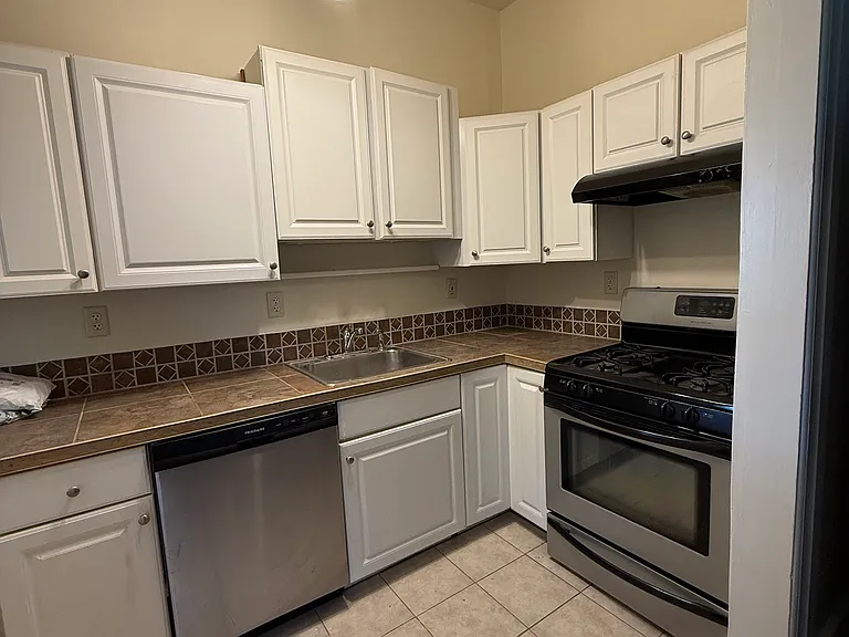 2110 W Walnut St #B — Photo 5