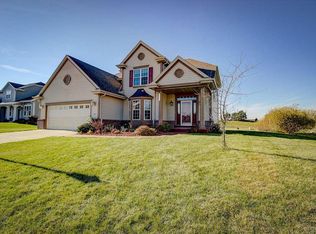 1420 Bluebird Dr, Oconomowoc, WI 53066