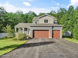 3 Grace Ct, Clifton Park, NY 12065