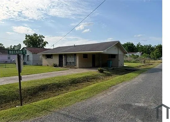 2 bed, 900 sqft, $900 — Photo 3