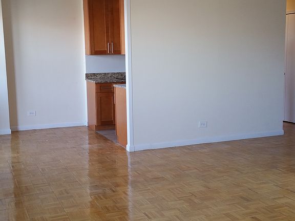 3rd image of 2010 Bruckner Blvd APT 9B