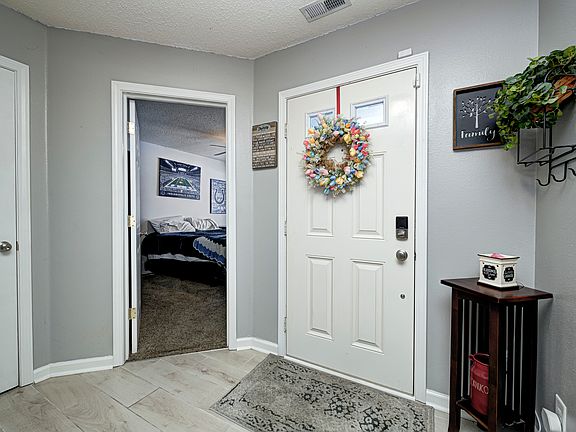 3rd image of 622 Hollowood Ln