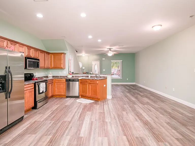 827 Fairview Dr #3 — Photo 5