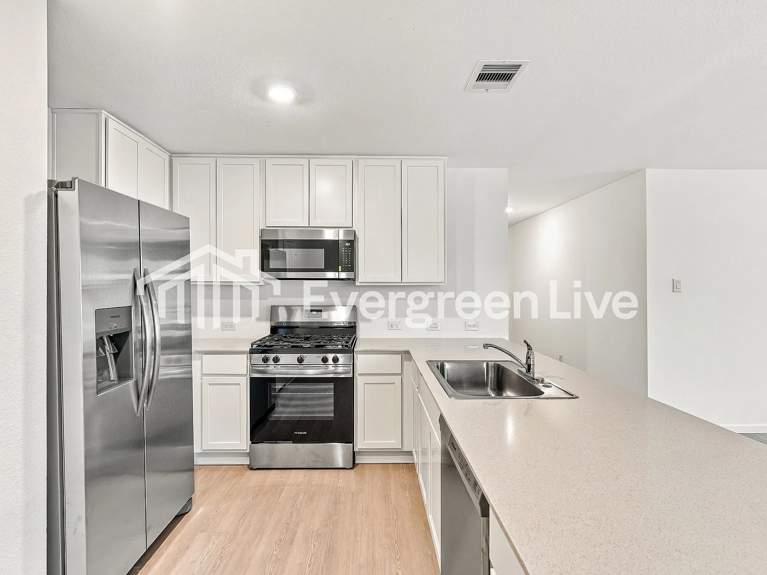 4 bed, 2.0 bath, 1676 sqft, $1,850 — Photo 4