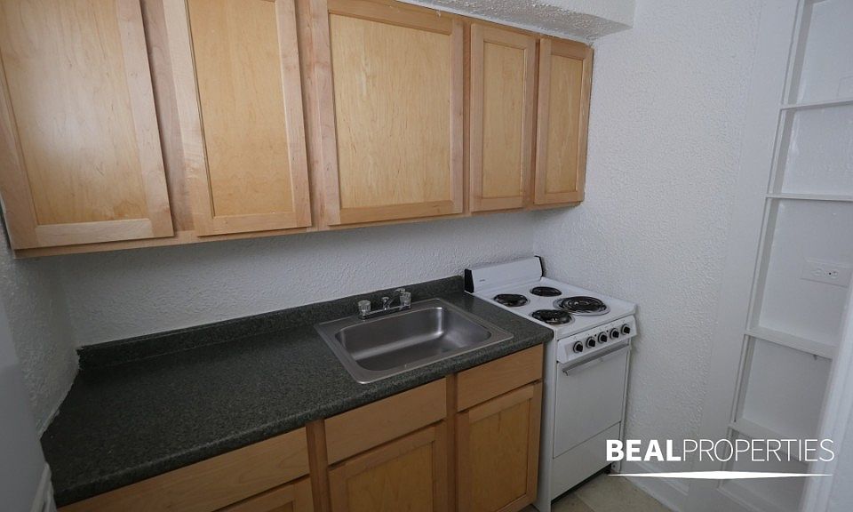 2nd image of 536 W Arlington Pl #536211