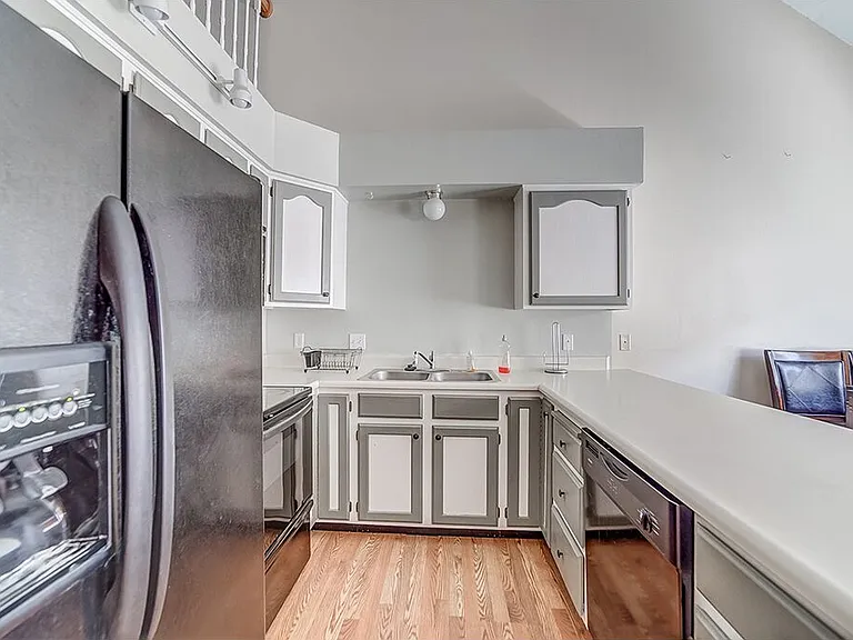 947 N University Ave #8 — Photo 5