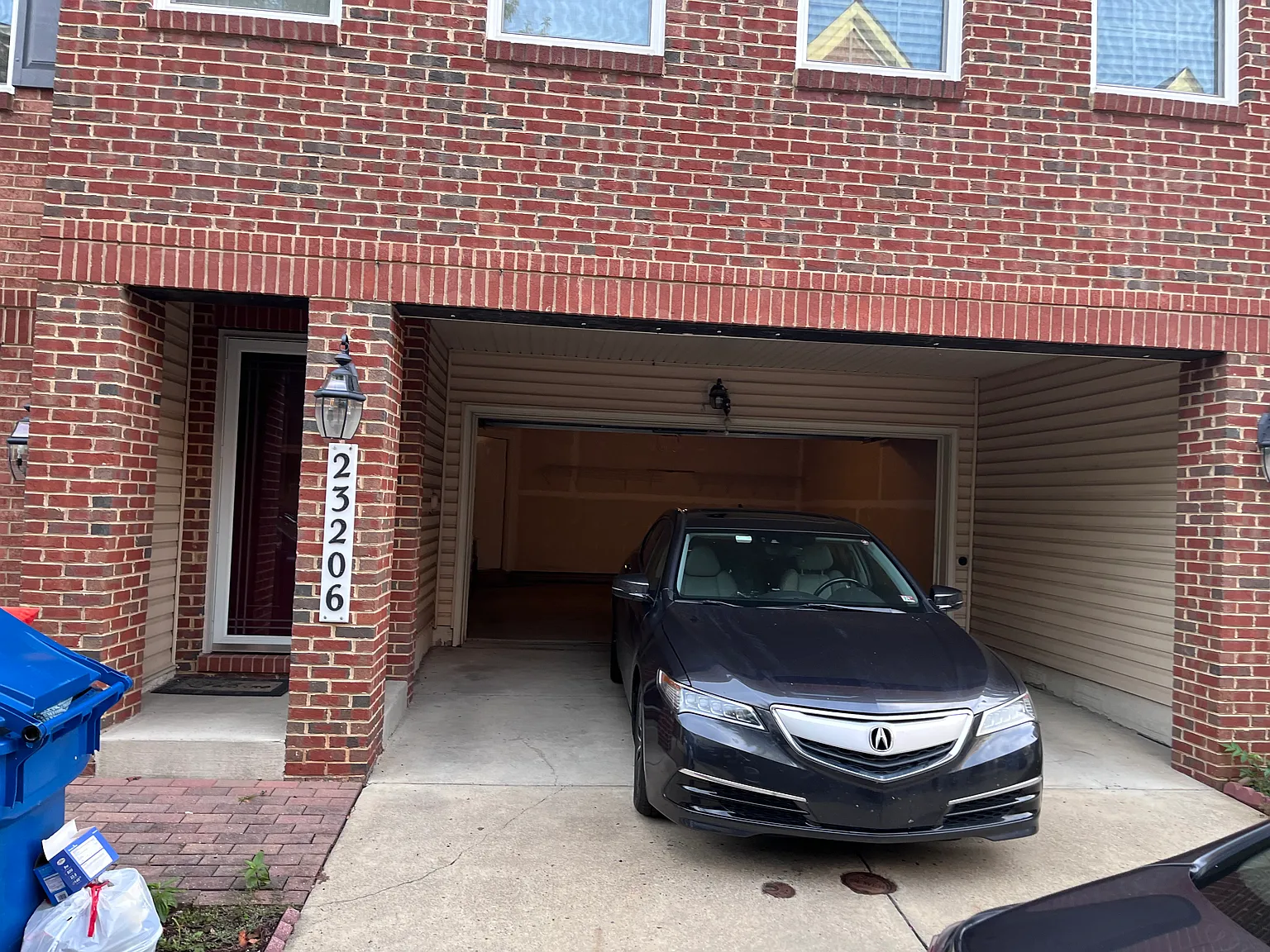 3 bed, 2.5 bath, 2085 sqft, $3,400 — Photo 2