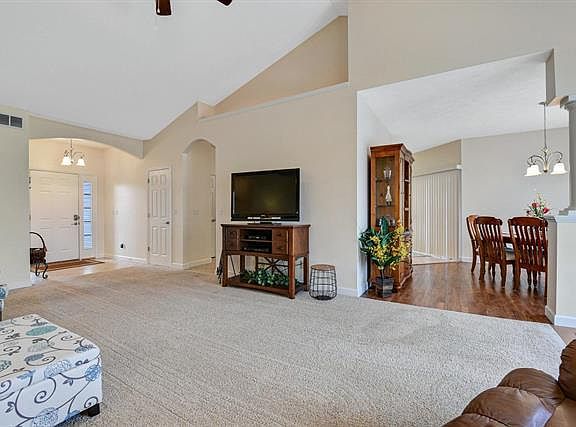 4th image of 135 Independence Dr