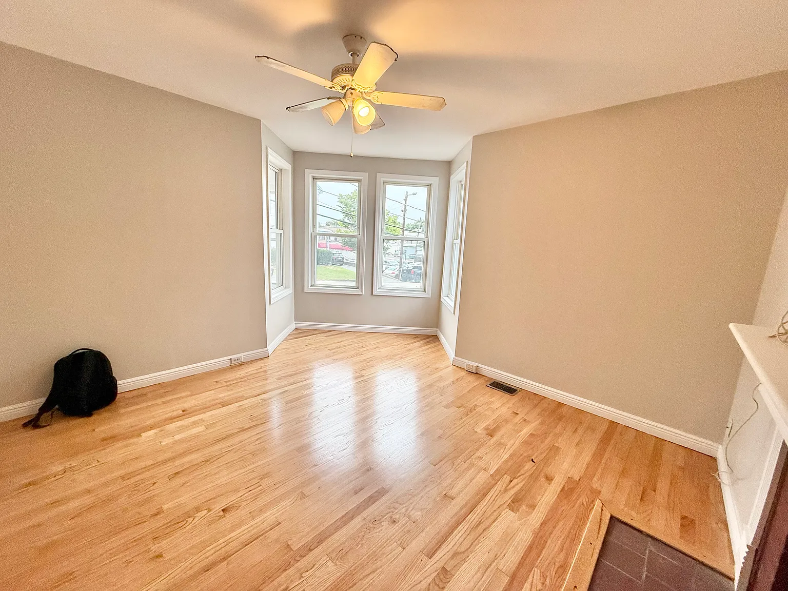 3 bed, 1600 sqft, $3,500 — Photo 2