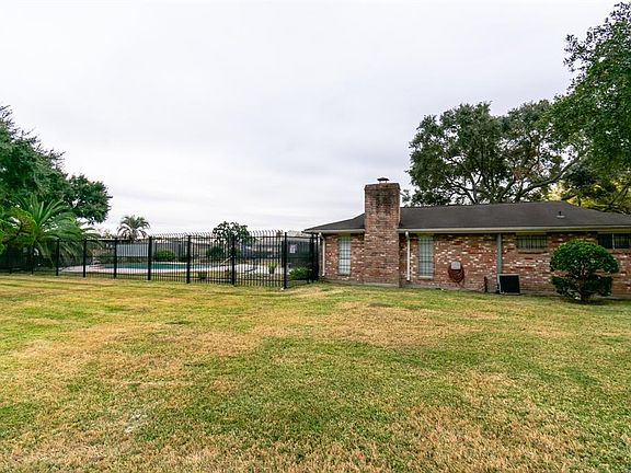 3rd image of 12967 Clarewood Dr