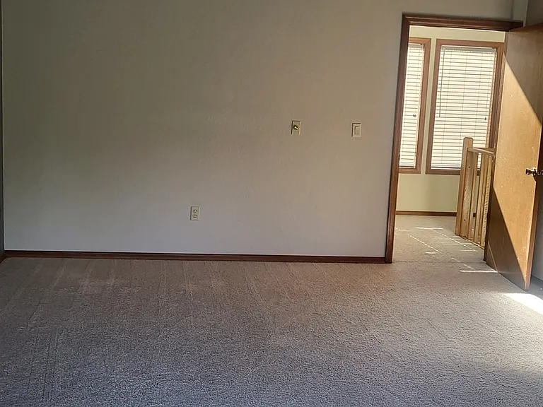 3827 Nassau Ave NE — Photo 6