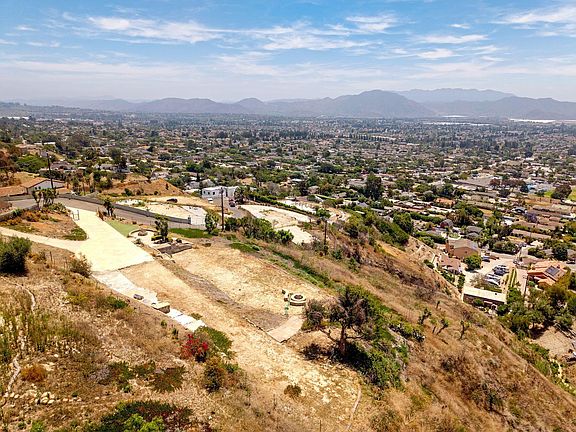 5th image of 55 Santa Cruz Way