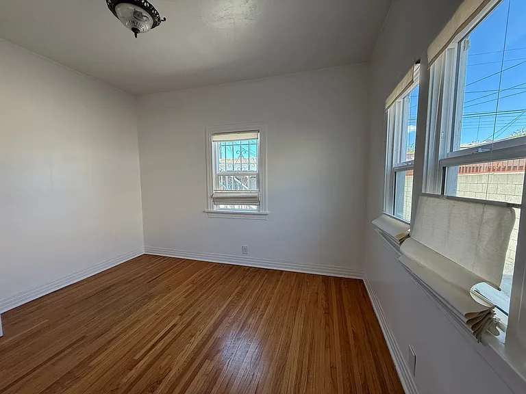 1143 N Commonwealth Ave — Photo 18