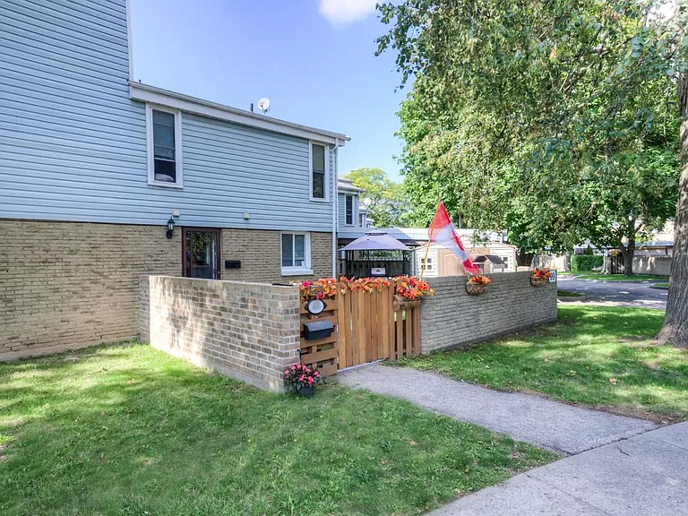 99 Burns Dr #62 — Photo 11