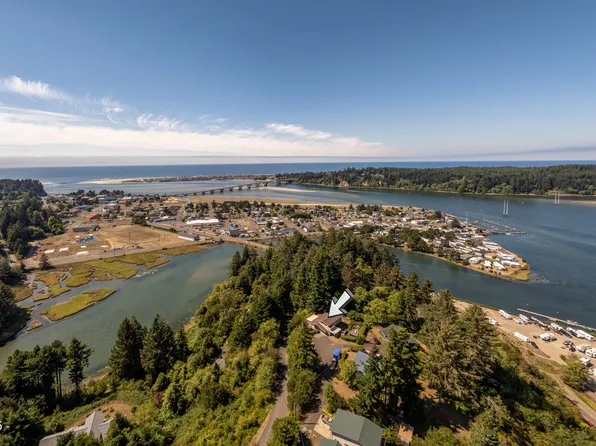665 NE Buker Ln, Waldport, OR 97394