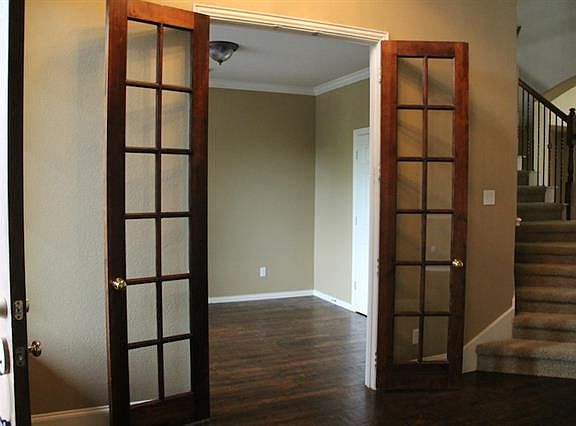 3rd image of 1900 Chessington Ln