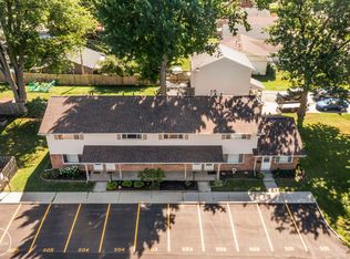 25725 S River Rd, Harrison Township, MI 48045