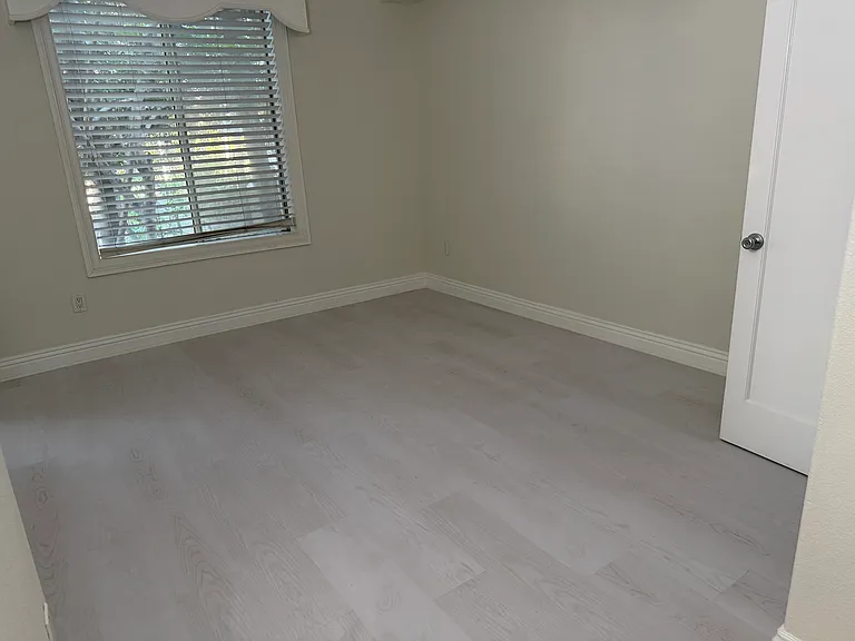 2253 Martin #108 — Photo 5