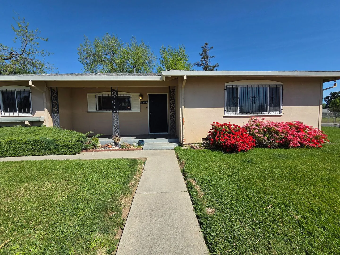 North Sacramento — Photo 2