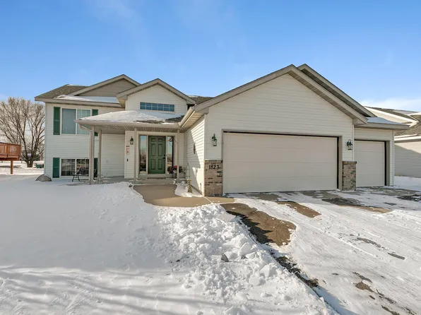 1823 W Oakes Dr, Saint Cloud, MN 56303