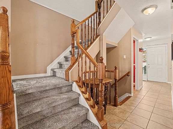 2nd image of 42 Roblyn Way