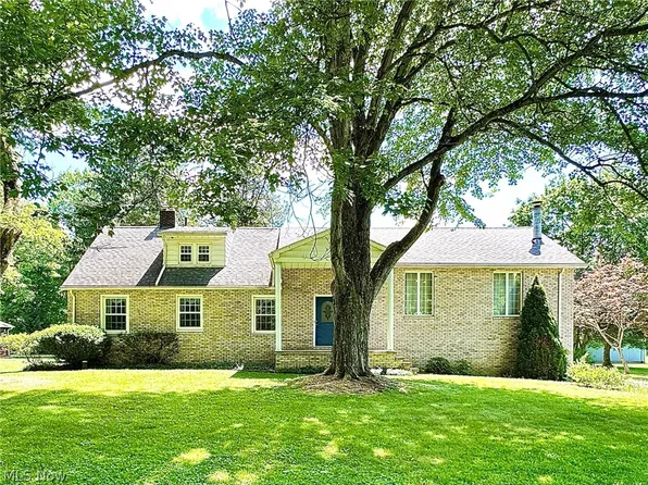 1465 Warner Rd, Hubbard, OH 44425