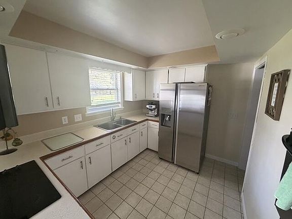 2nd image of 211 Leland Pl