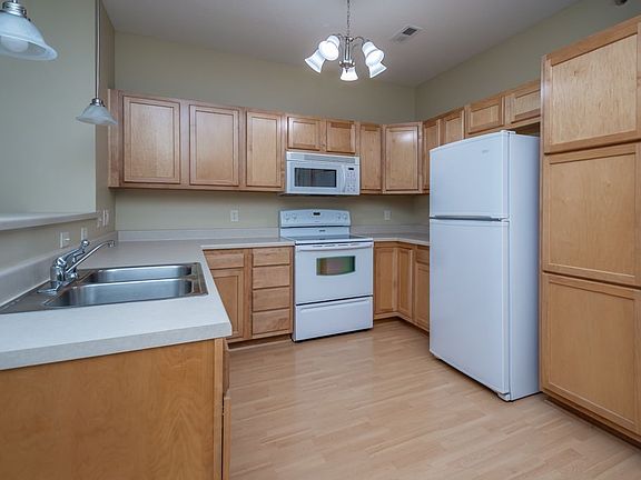 5th image of 1313 SE University Ave Unit 203