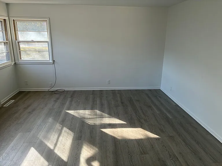 1361 E Elm St — Photo 11