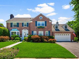 17 Byron Ln, Larchmont, NY 10538