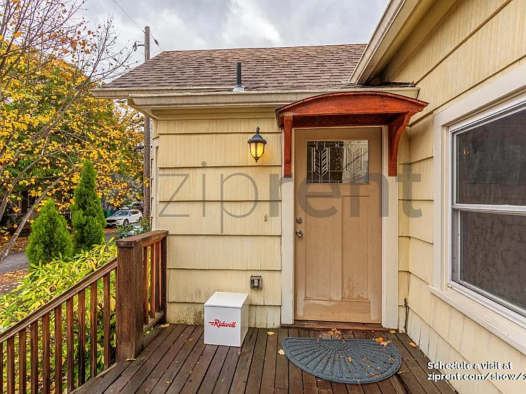 131 SE 30th Pl #A — Photo 4