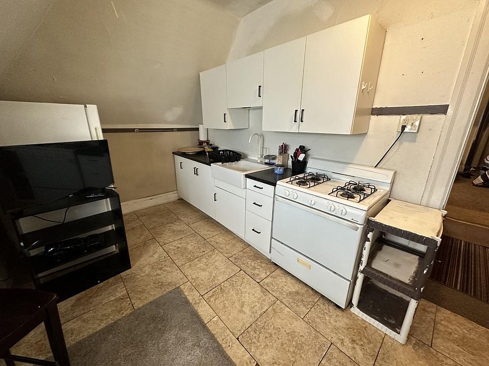 2nd image of 603 Hampton Ave #3