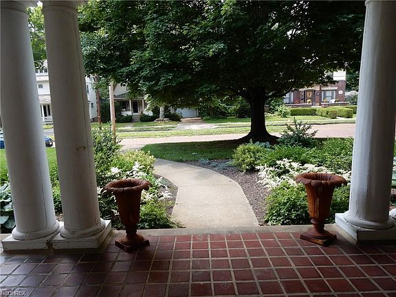 4th image of 81 Mayfield Ave