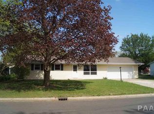 215 N 14th Ave, Canton, IL 61520