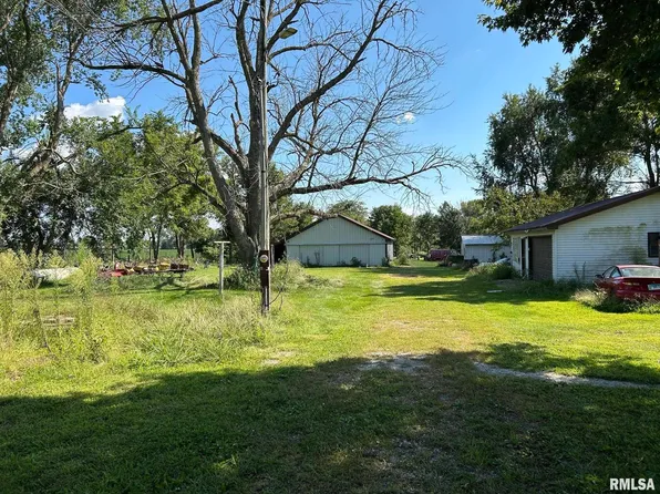 1950 E 2820 North Rd, Blue Mound, IL 62513