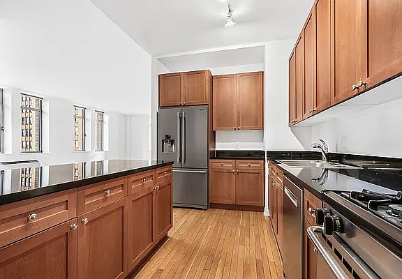5th image of 252 7th Ave APT 10I
