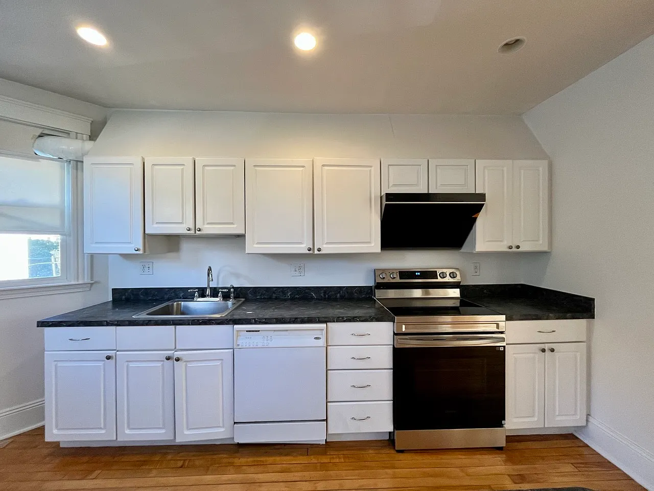 2 bed, 1200 sqft, $2,400 — Photo 4