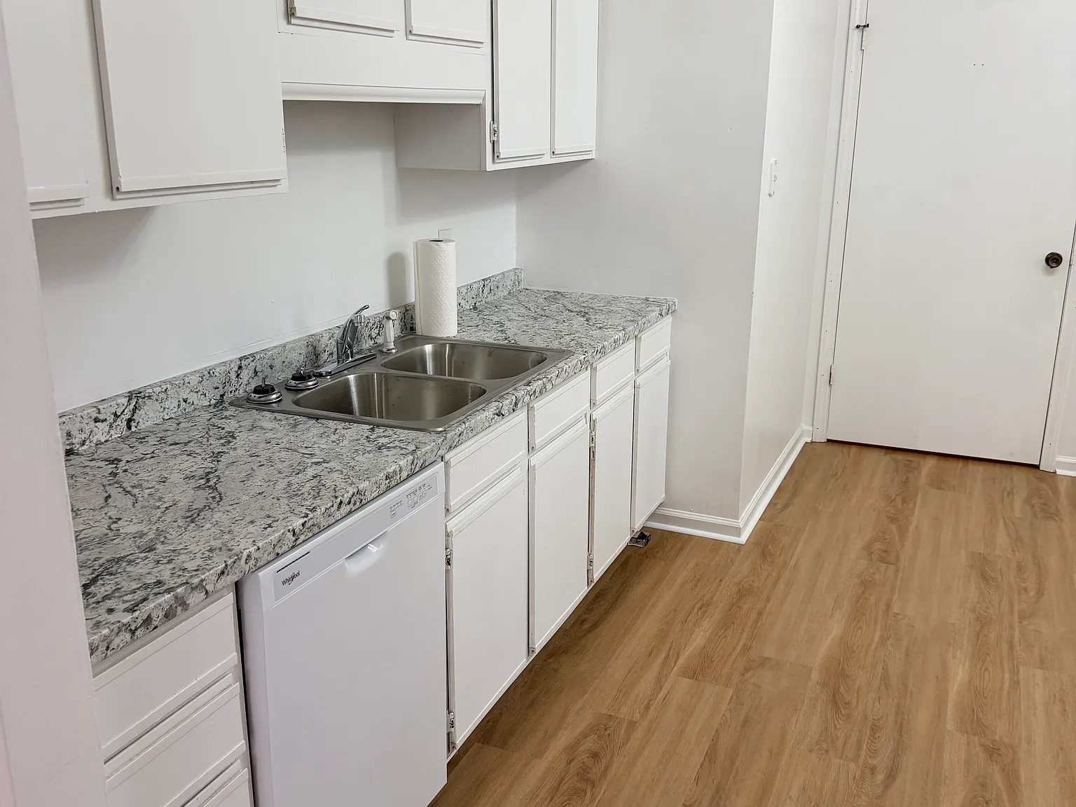 2 bed, 1.5 bath, 867 sqft, $1,100 — Photo 3