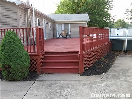 Large 1/2 rap around deck, Above-grnd pool