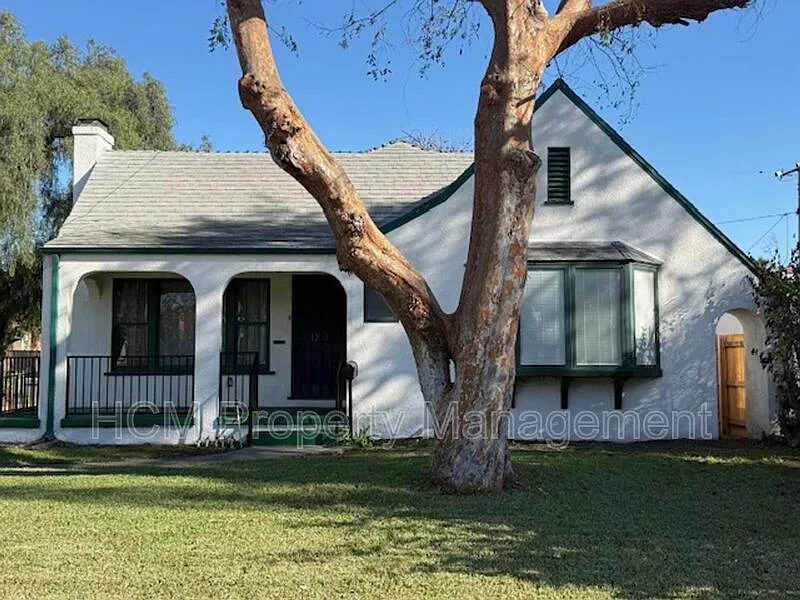 3 bed, 1.0 bath, 1312 sqft, $3,600 — Photo 3
