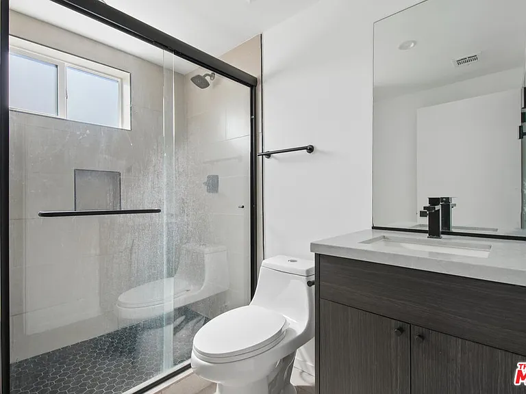 662 N Mariposa Ave #1/2 — Photo 17