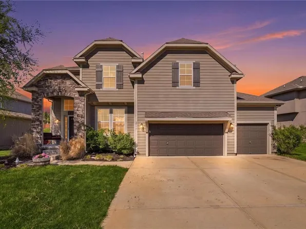 2776 W Sitka Dr, Olathe, KS 66061