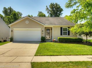 8218 Bayberry Ct, Dexter, MI 48130