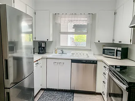 4 bed, 1625 sqft, $2,595 — Photo 3