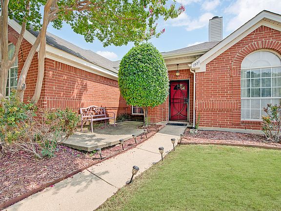3rd image of 1926 Oak Bend Ln