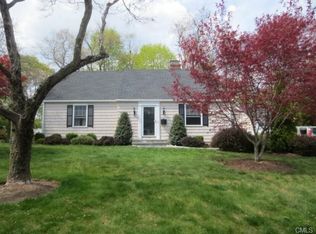 19 Gwendolyn Dr, Trumbull, CT 06611