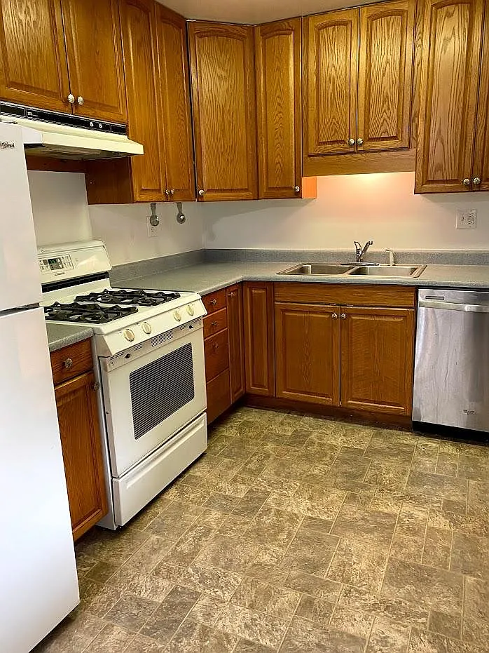 205 SE Elmhurst Ave — Photo 2