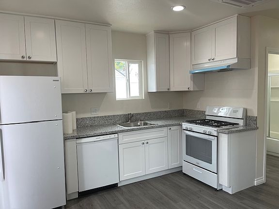 All kitchen all the appliances