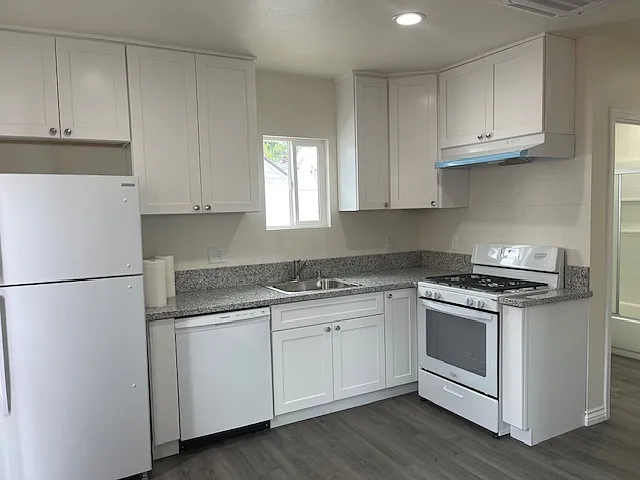 All kitchen all the appliances